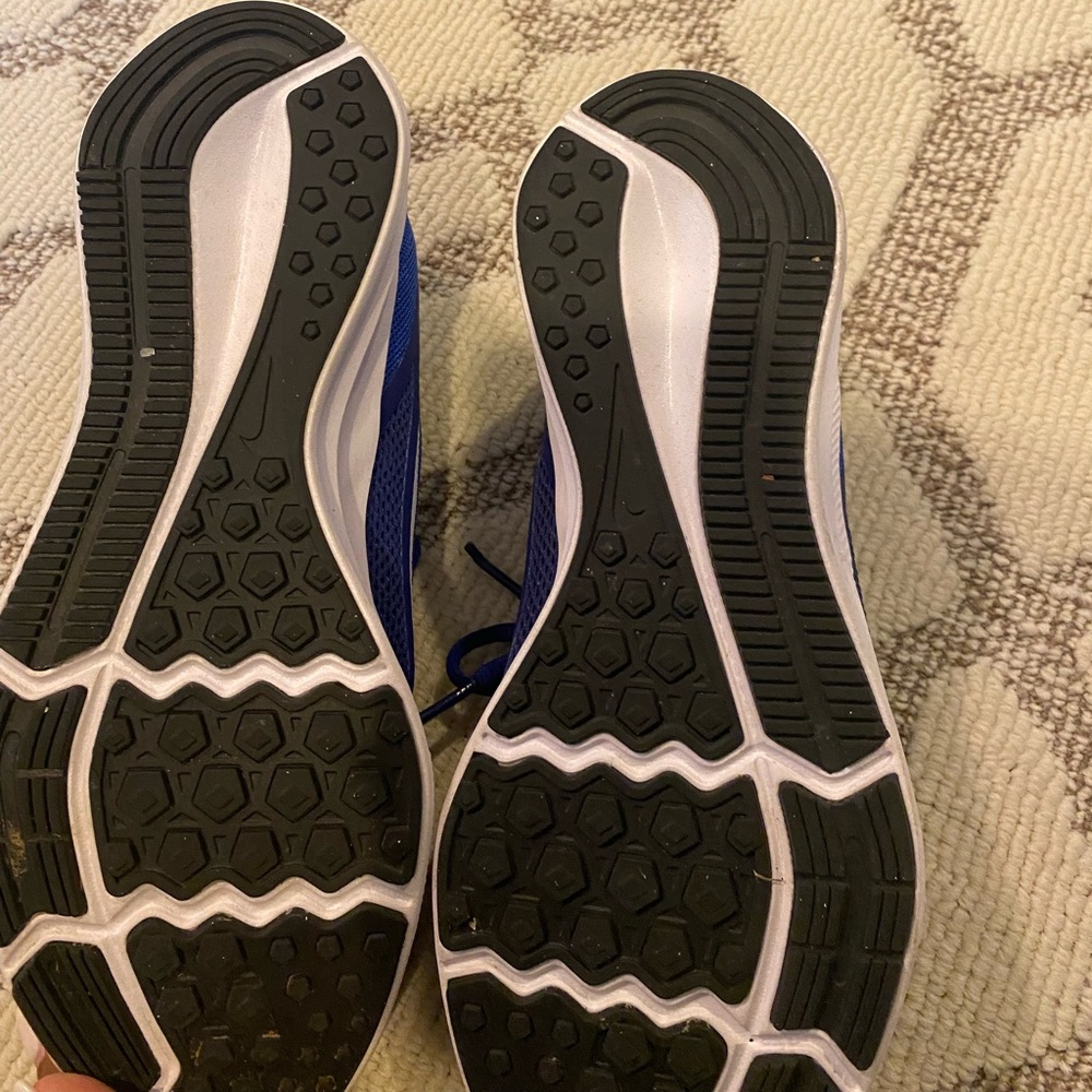 Nike Sneakers - Picture 3 of 4